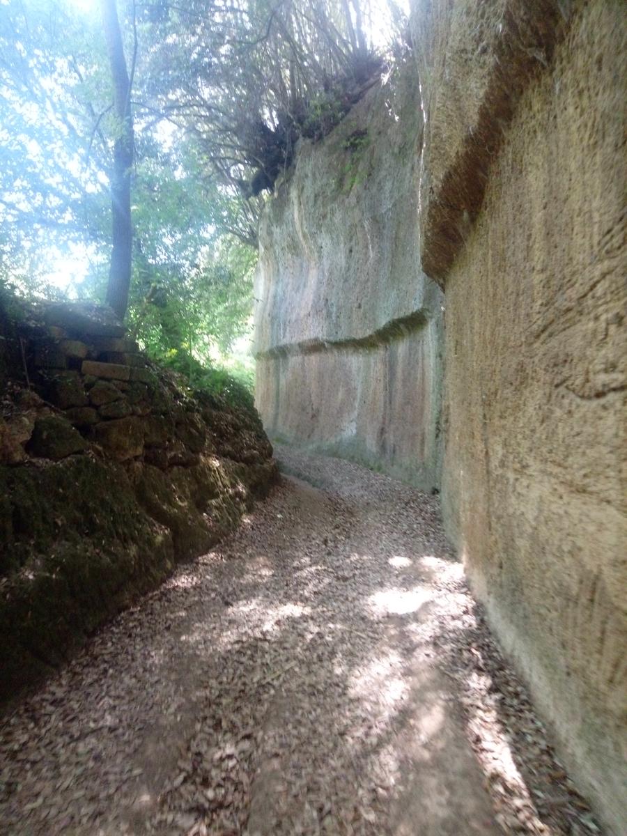 Pitigliano - Vie cave - Cascatella - foto 2