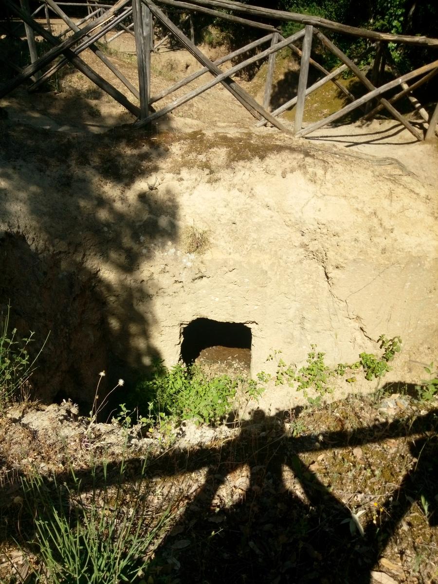 Pitigliano - Vie cave - Cascatella - foto 3