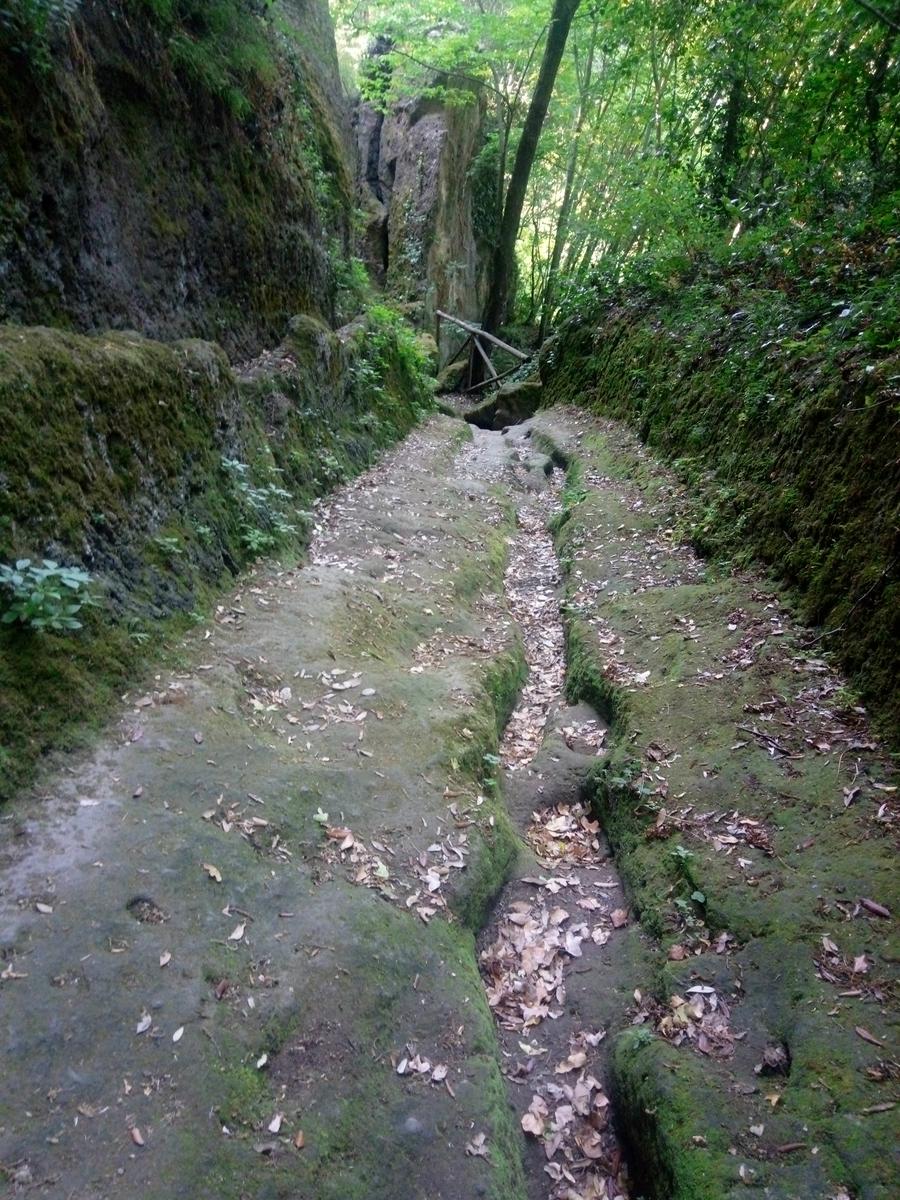 Pitigliano - Vie cave - Cascatella - foto 4