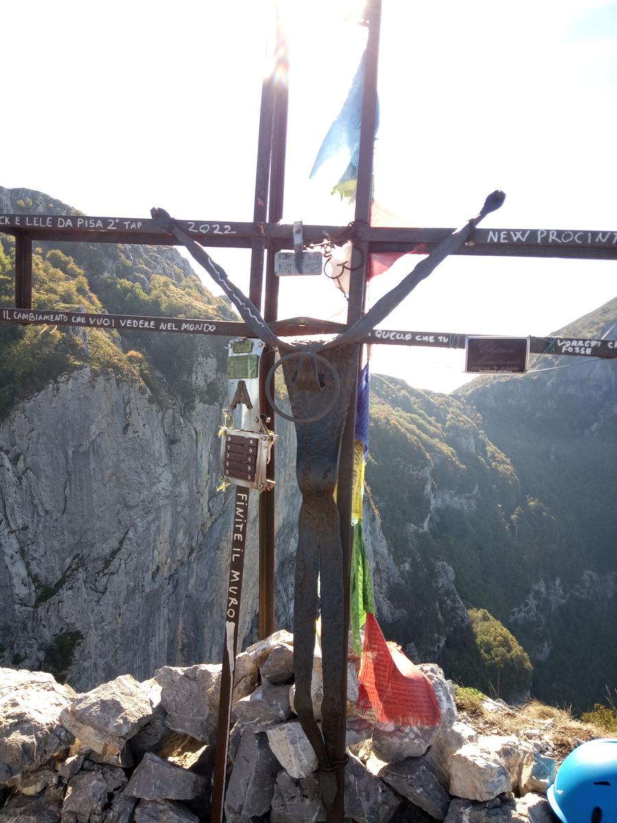 Via Ferrata del Monte Forato e Via Ferrata del Monte Procinto - FriendsInTrekking - foto 7