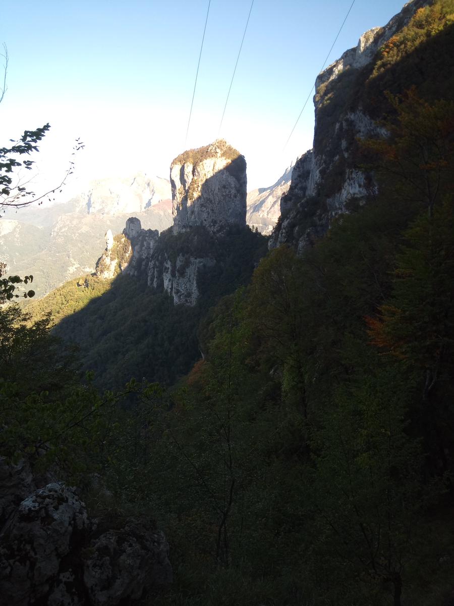 Via Ferrata del Monte Forato e Via Ferrata del Monte Procinto - FriendsInTrekking - foto 13