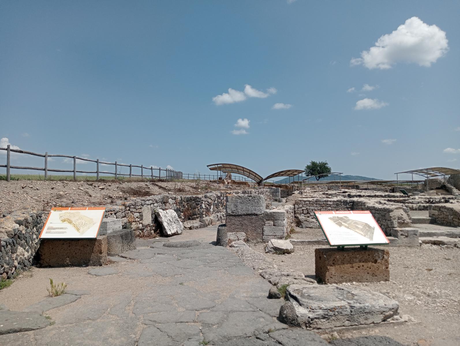 Castello di Vulci e parco archeologico - foto 9