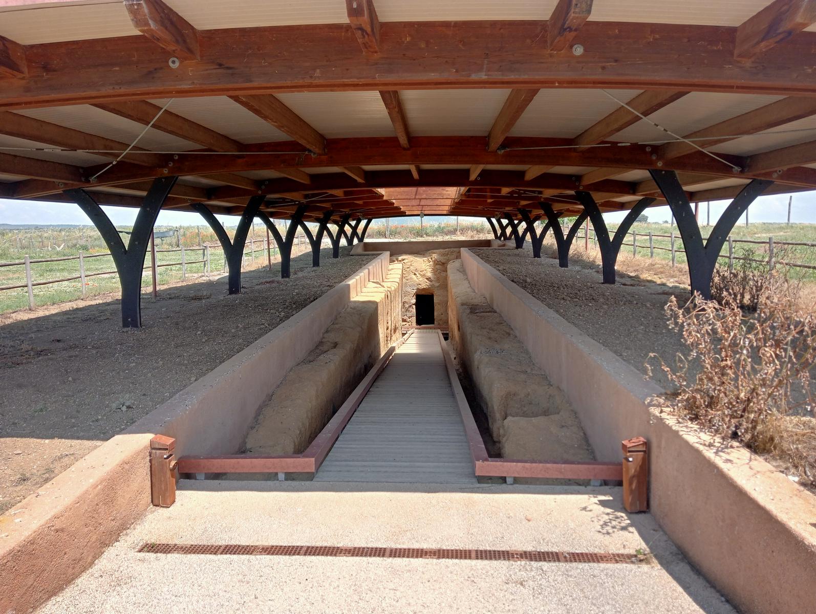 Castello di Vulci e parco archeologico - foto 10