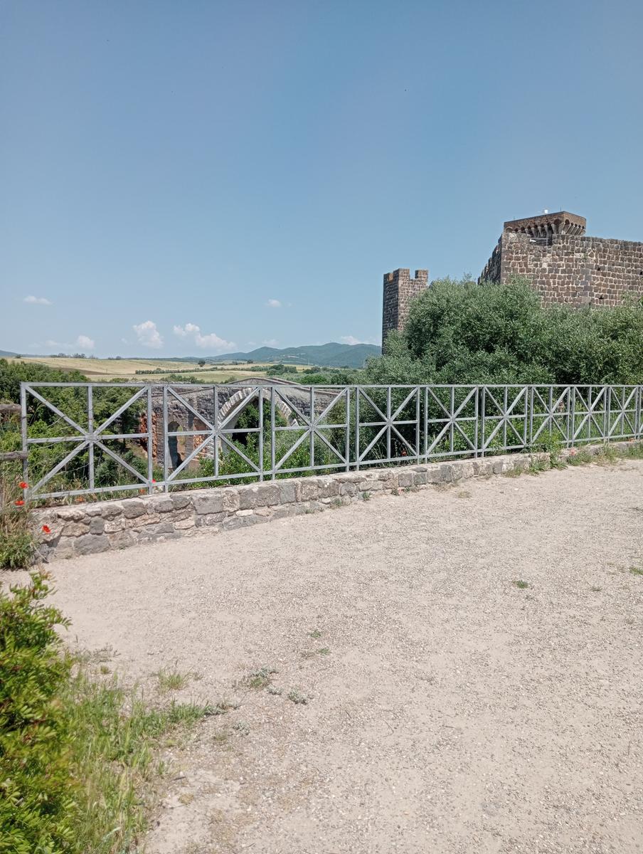 Castello di Vulci e parco archeologico - foto 11