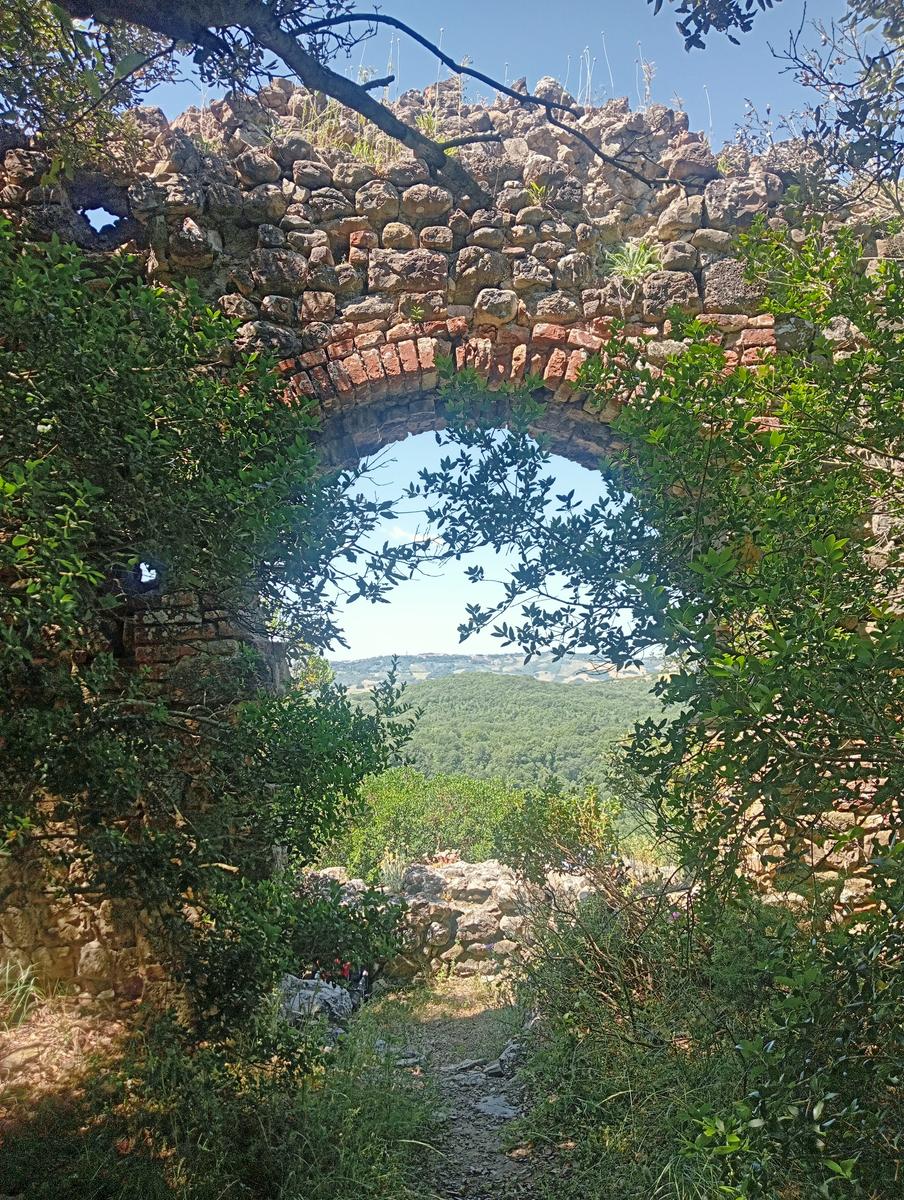 Masso delle fanciulle - Masso degli specchi - Castello dei Vescovi - foto 3