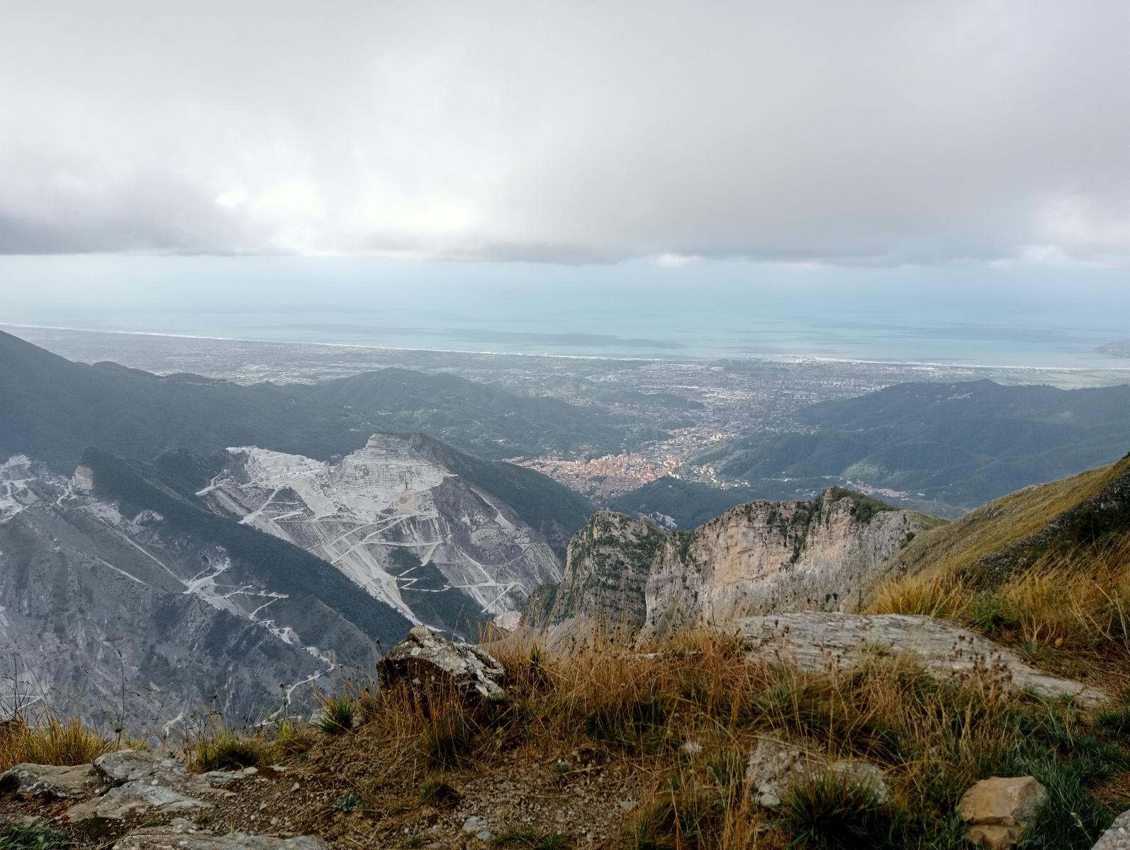 Monte Sagro - Monte Faggiola - Monte Borla - Monte Ballerino - Cima di Bozzarello - Campo Cecina -Rifugio Carrara - foto 10