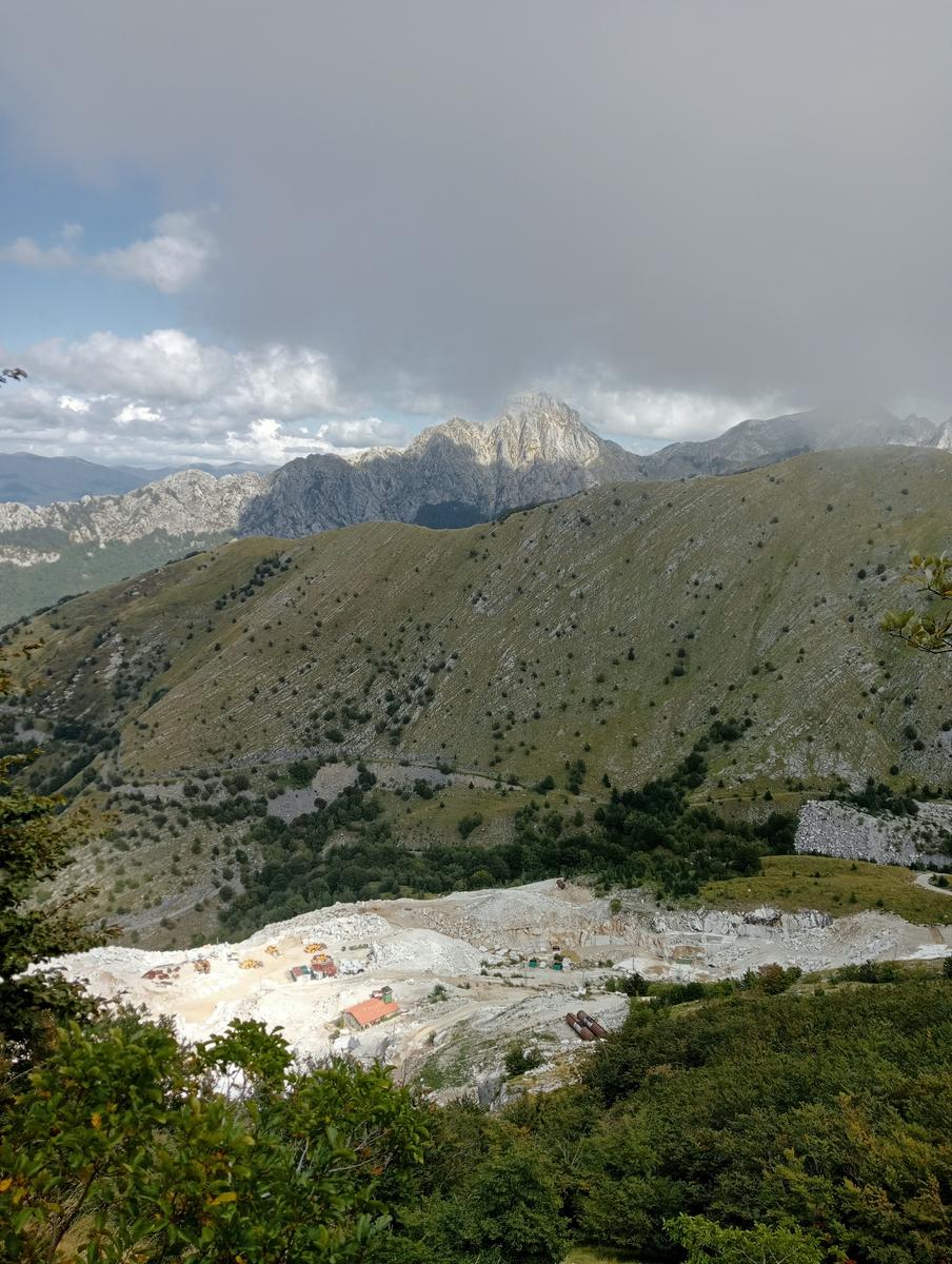 Monte Sagro - Monte Faggiola - Monte Borla - Monte Ballerino - Cima di Bozzarello - Campo Cecina -Rifugio Carrara - foto 14