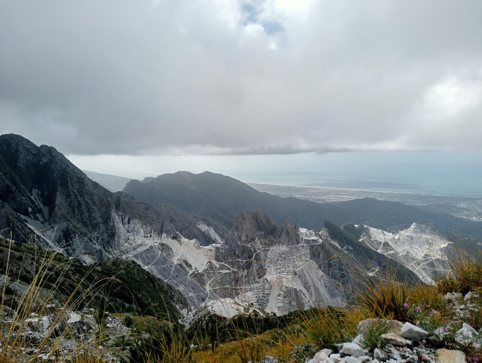 Monte Sagro - Monte Faggiola - Monte Borla - Monte Ballerino - Cima di Bozzarello - Campo Cecina -Rifugio Carrara - foto 19