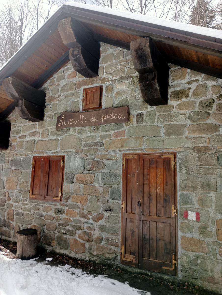 Casetta dei pastori e Lago Nero da Fontana Vaccaia - foto 9