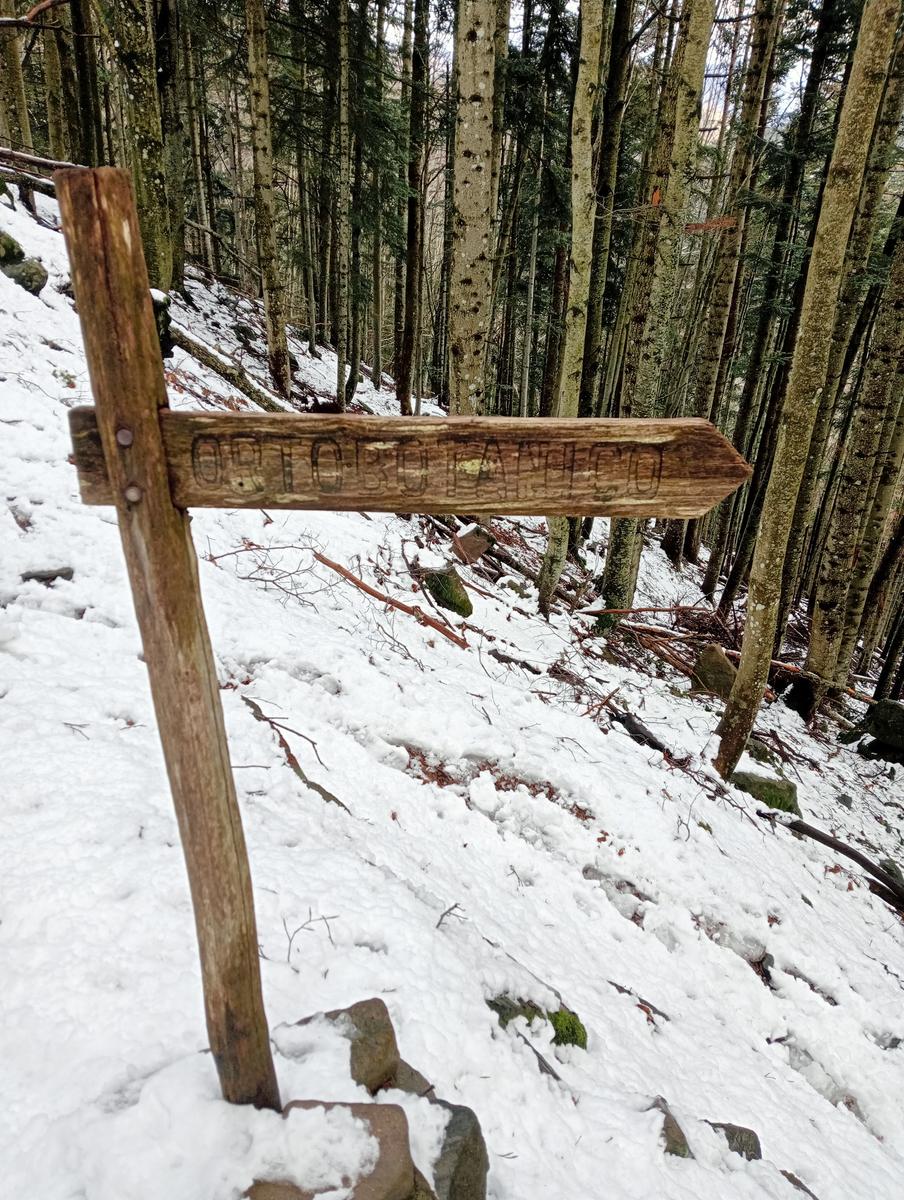 Casetta dei pastori e Lago Nero da Fontana Vaccaia - foto 13