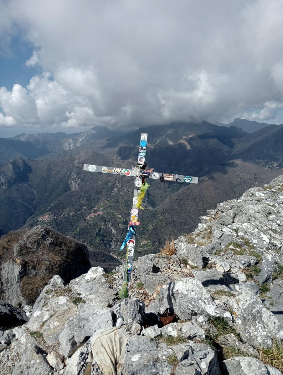 Monte Matanna, Monte Nona e Rifugio Forte dei Marmi da Pomezzana - foto 3
