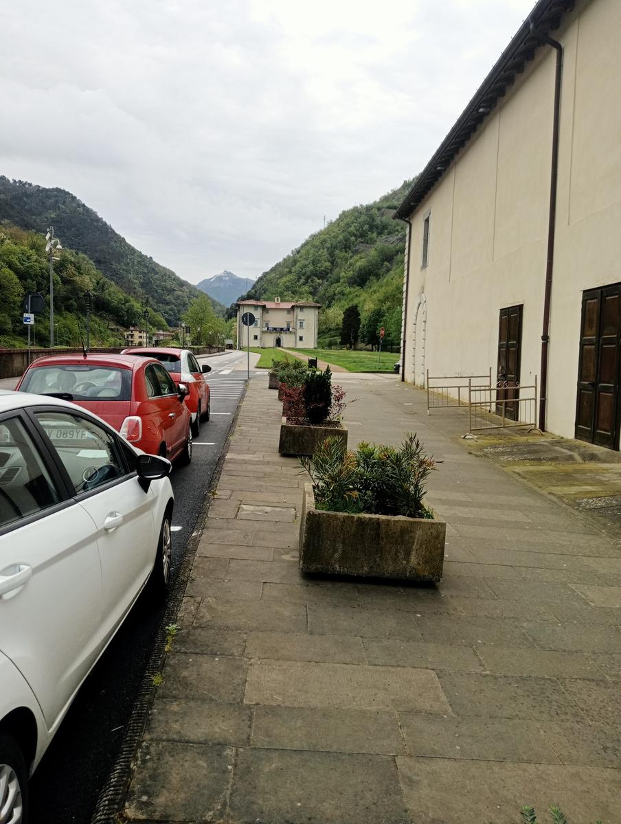 Monte costa, Monte Anchiana e Chiesa di Santa Barbara da Seravezza