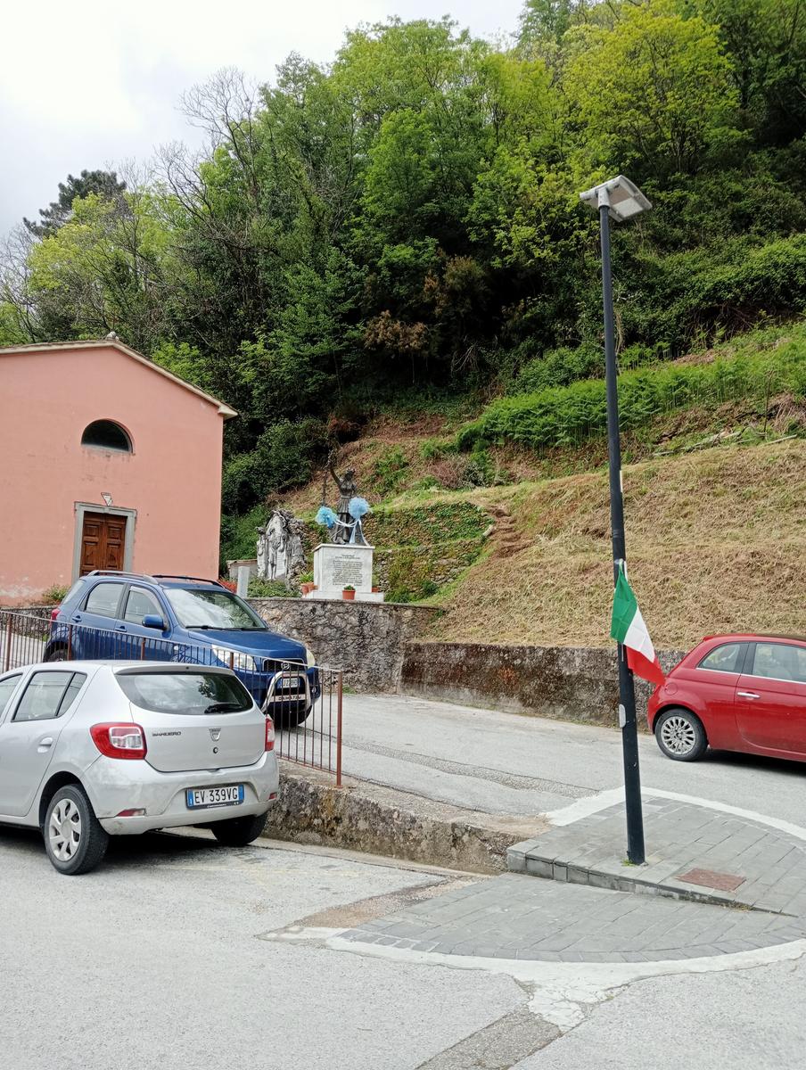 Monte costa, Monte Anchiana e Chiesa di Santa Barbara da Seravezza - foto 6