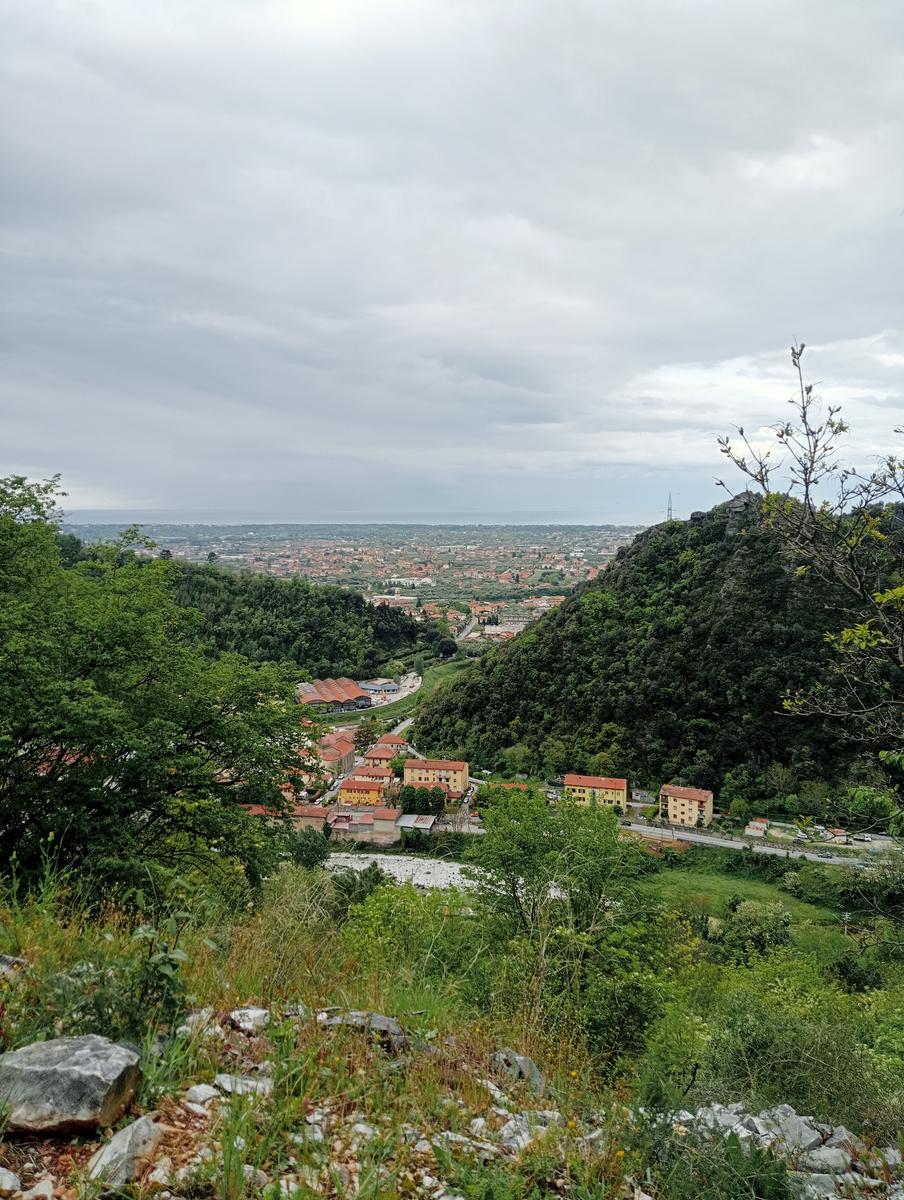 Monte costa, Monte Anchiana e Chiesa di Santa Barbara da Seravezza - foto 8