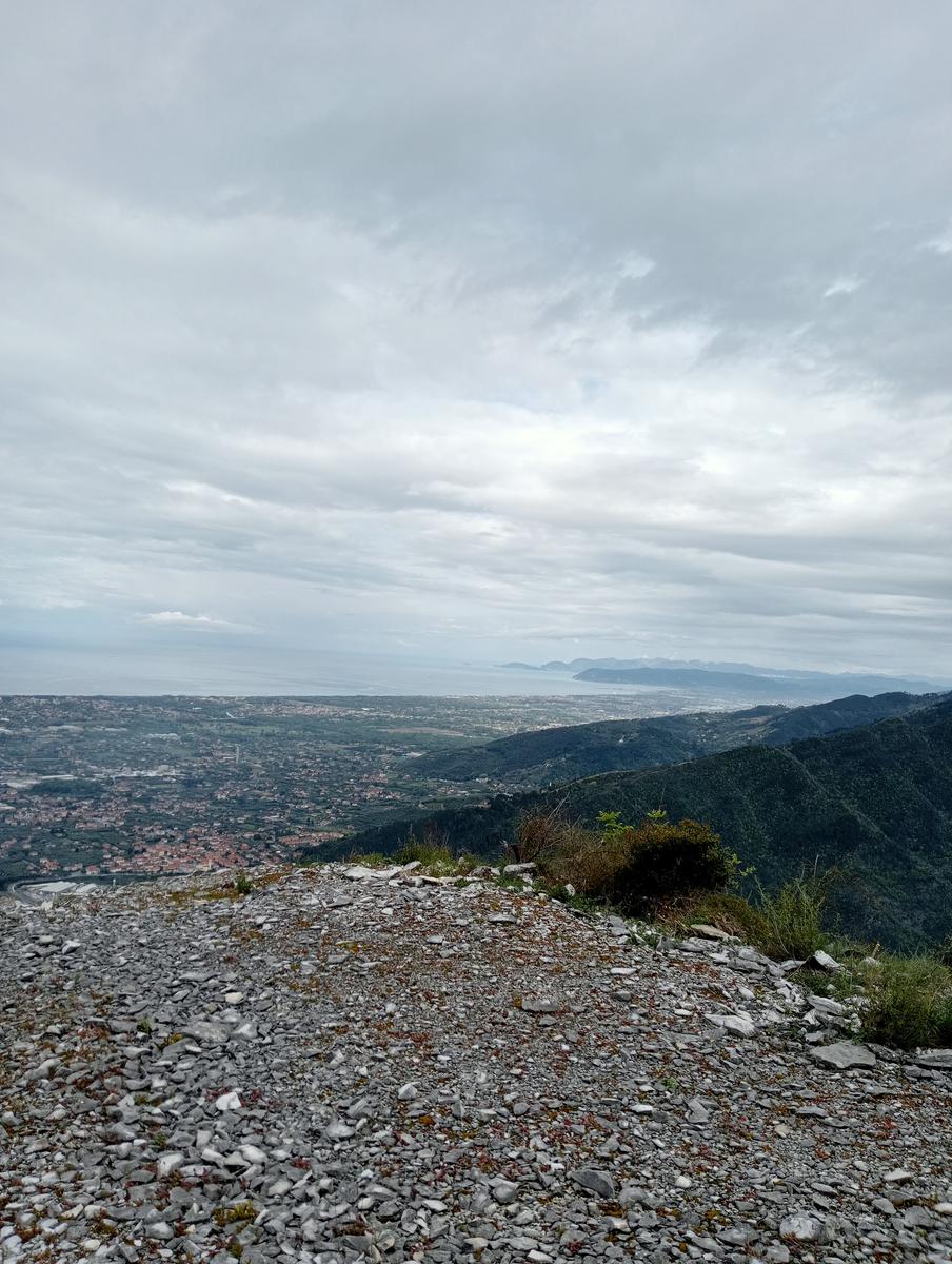 Monte costa, Monte Anchiana e Chiesa di Santa Barbara da Seravezza - foto 12