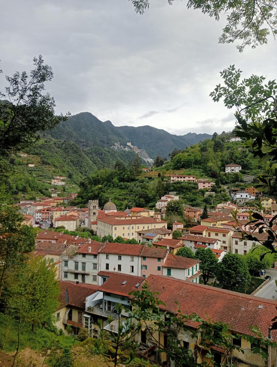 Monte costa, Monte Anchiana e Chiesa di Santa Barbara da Seravezza - foto 17