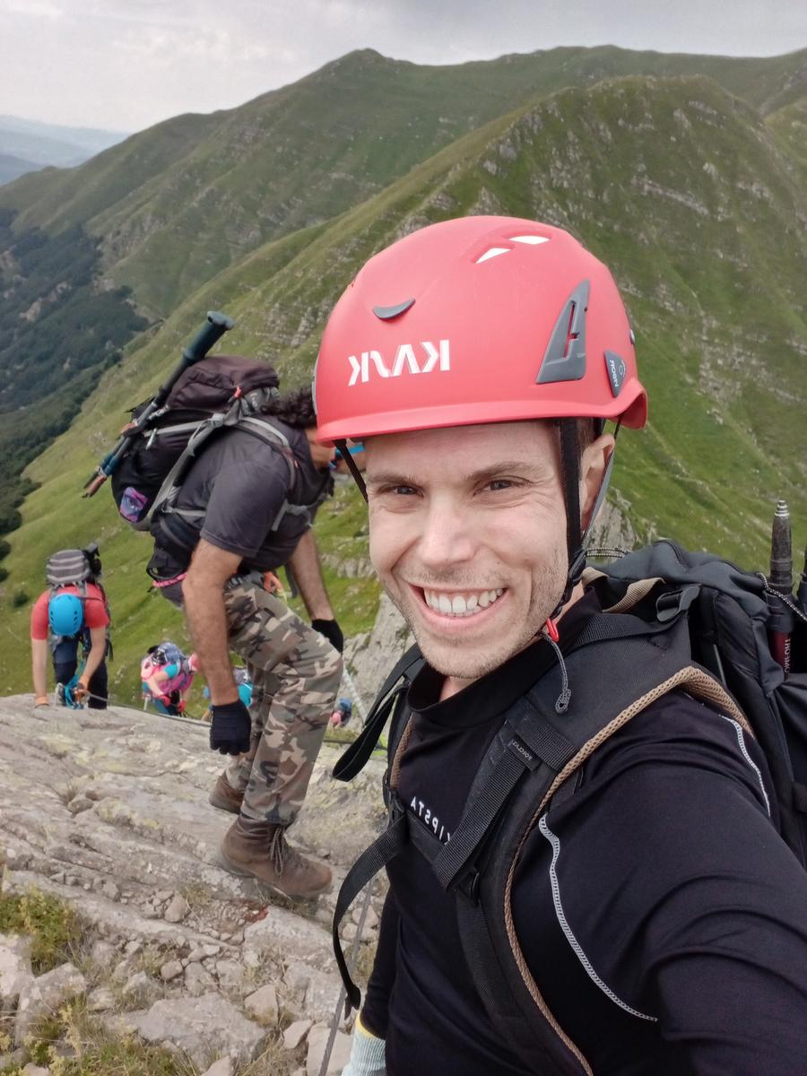 Monte Alto, Passo di Pietra Tagliata e Alpe di Succiso da Passo del Cerreto - foto 3