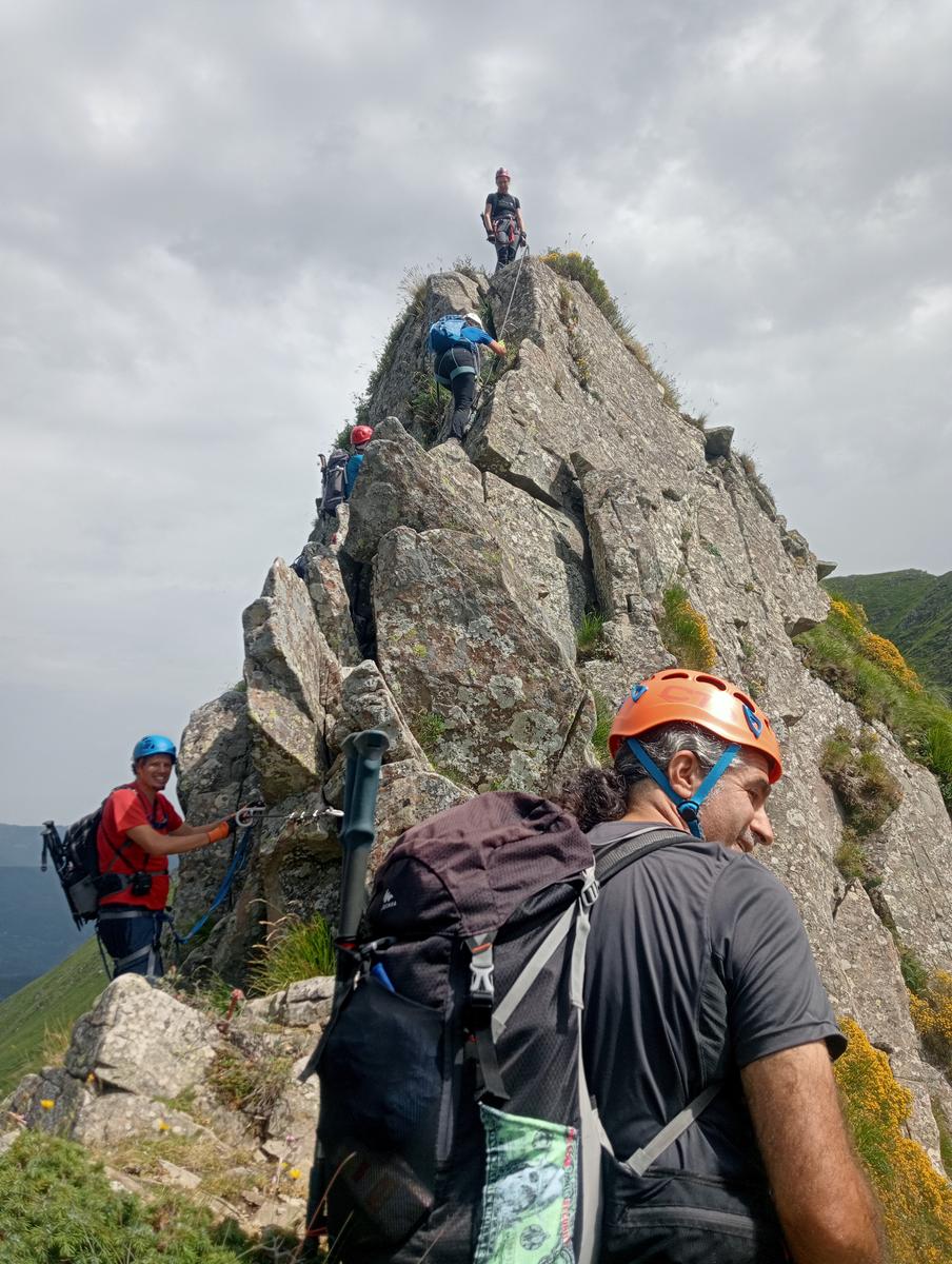 Monte Alto, Passo di Pietra Tagliata e Alpe di Succiso da Passo del Cerreto - foto 4