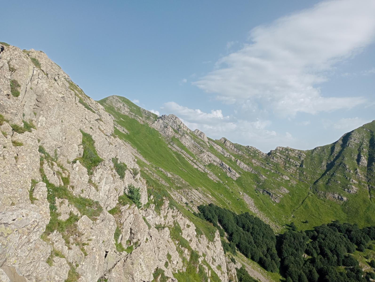 Monte Alto, Passo di Pietra Tagliata e Alpe di Succiso da Passo del Cerreto - foto 10