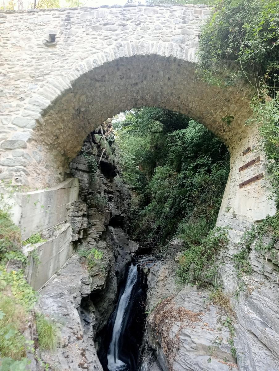 Cascate del Piscio e ponte della Colombara - foto 2