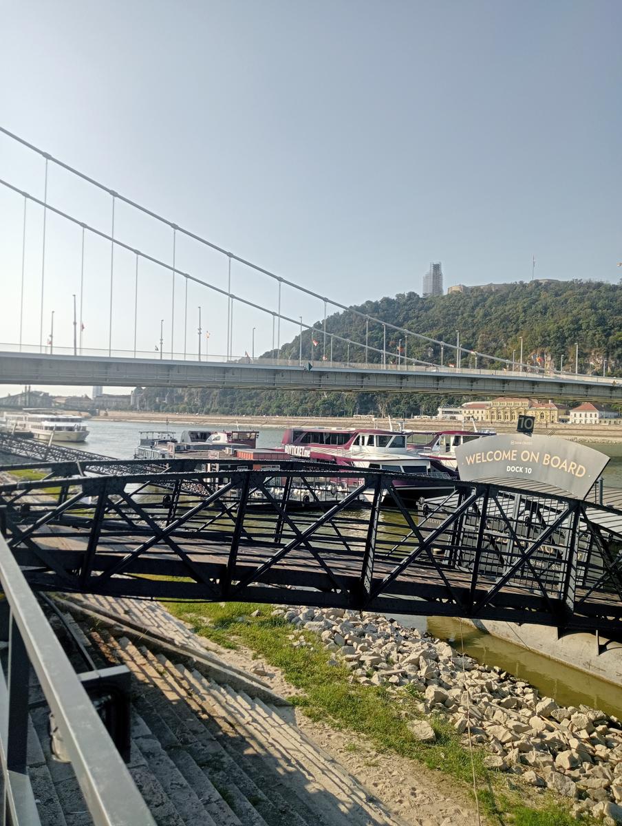 Monumento a los zapatos, Basílica de San Esteban e Gran Sinagoga da Gellérthegy - foto 2