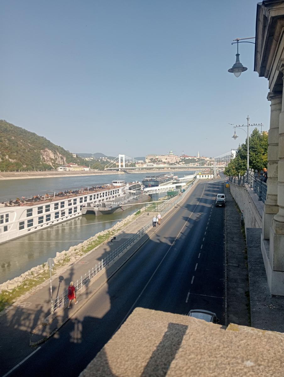 Monumento a los zapatos, Basílica de San Esteban e Gran Sinagoga da Gellérthegy - foto 15