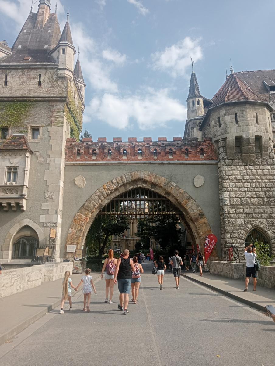 Monumento a los zapatos, Basílica de San Esteban e Gran Sinagoga da Gellérthegy - foto 37