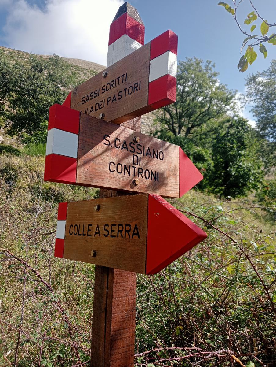 Monte Prato fiorito ~ Monte coronato ~ Alta Via dei Pastori - foto 13