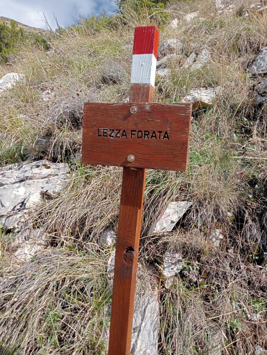 Monte Prato fiorito ~ Monte coronato ~ Alta Via dei Pastori - foto 14