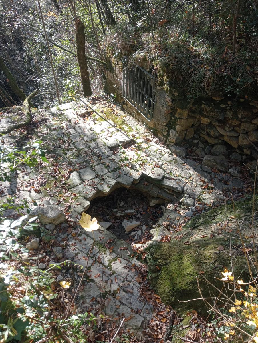 Valle Benedetta - Colognole - Acquedotto Leopoldino (Acquedotto di Colognole) ~ Grotte - foto 17