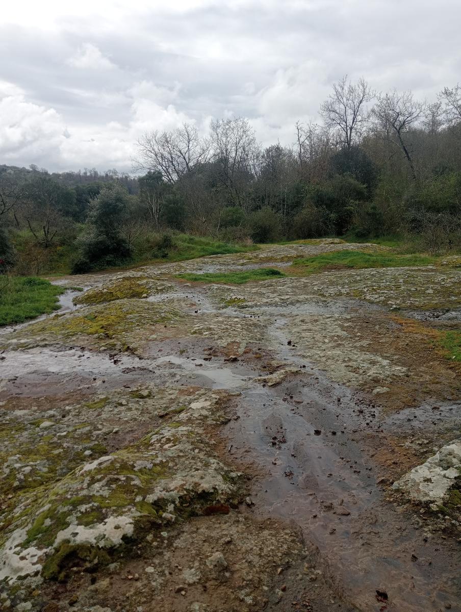 Necropoli Santa Cecilia, Piramide etrusca e Iscrizione romana da Bomarzo