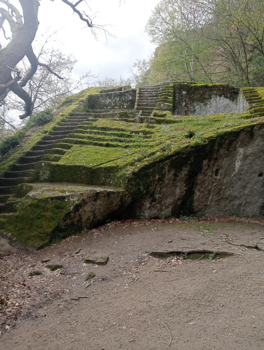 Necropoli Santa Cecilia, Piramide etrusca e Iscrizione romana da Bomarzo - foto 11