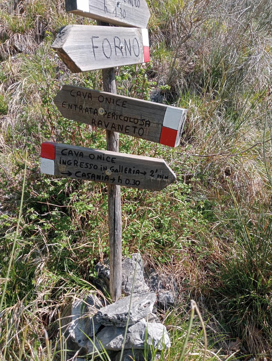 Forno ~ Pizzo della bandiera ~ Monte Cipolla ~ Grotta dell'onice ~ Monte Girello ~ Monte Castagnolo - foto 4