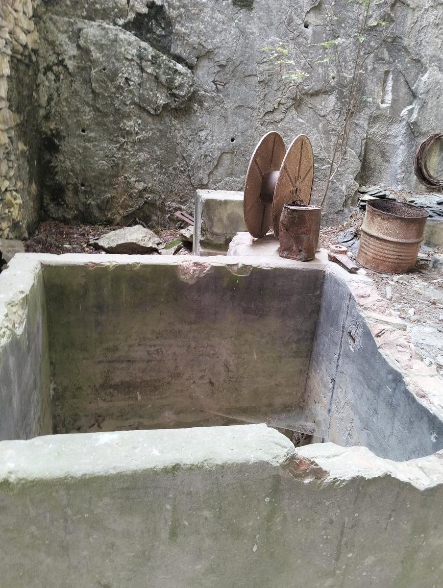 Vetta Monte Alto dalla cresta sud e Grotte bianche da Volegno - foto 3