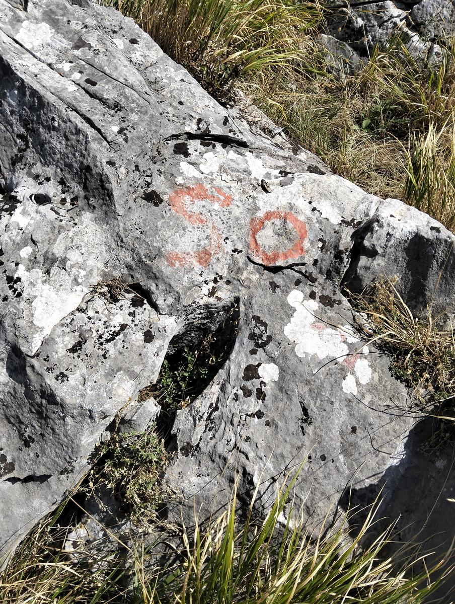 Vetta Monte Alto dalla cresta sud e Grotte bianche da Volegno - foto 4