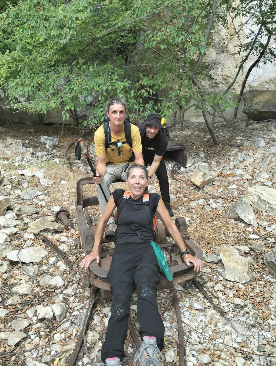 Vetta Monte Alto dalla cresta sud e Grotte bianche da Volegno - foto 6