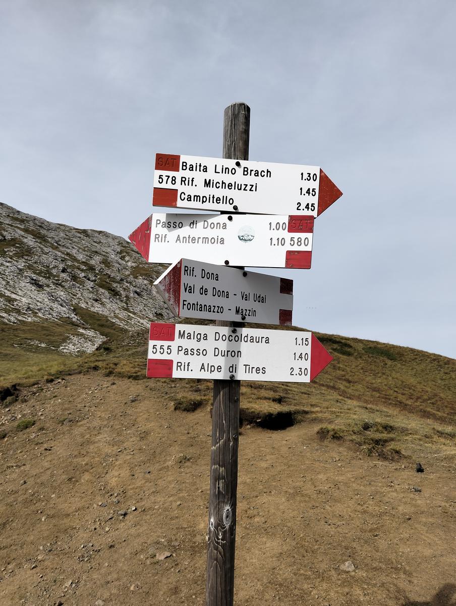 Rifugio Micheluzzi, Passo Dona e Lago Antermoia da Campitello di Fassa - foto 5