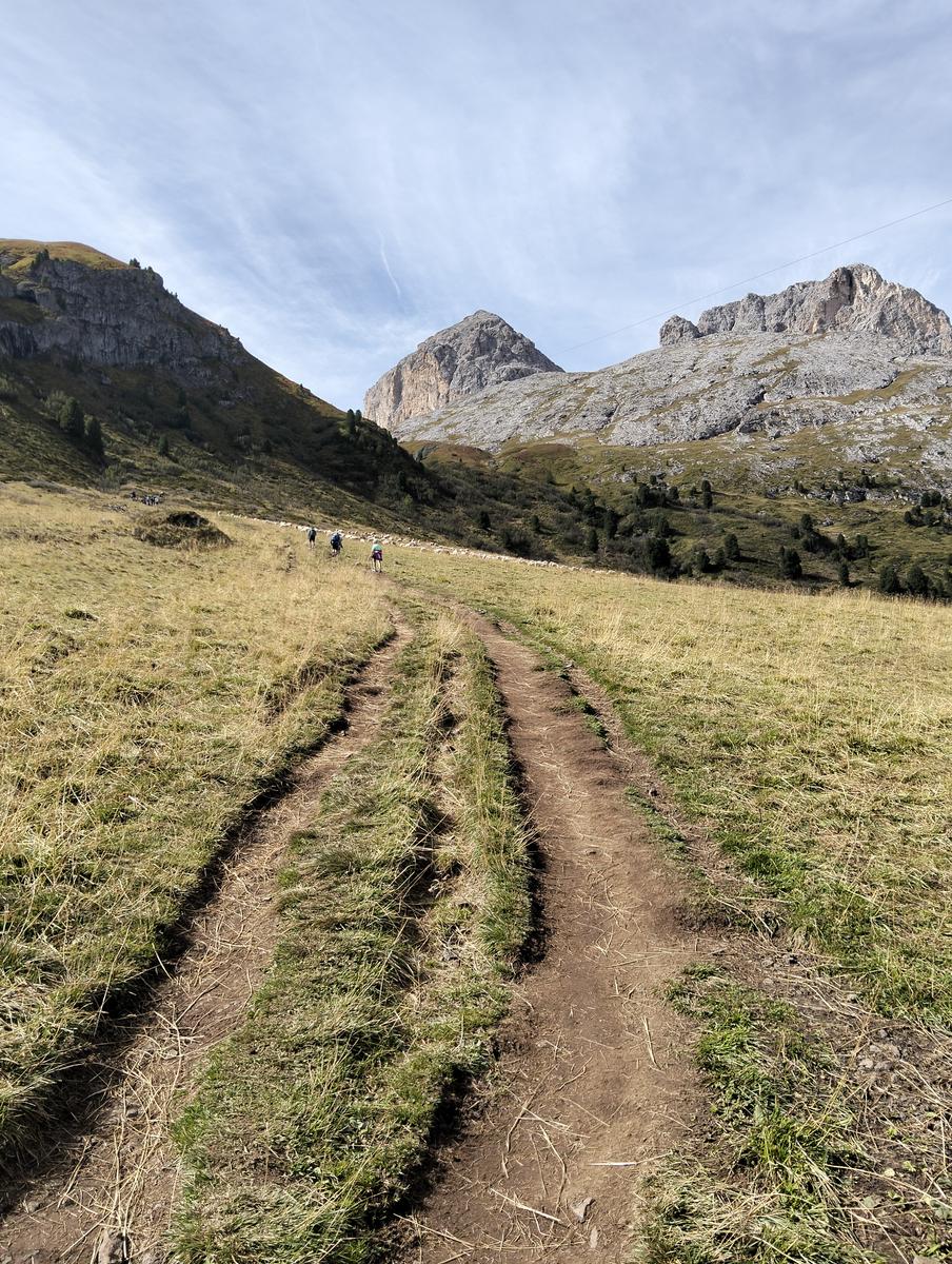 Rifugio Micheluzzi, Passo Dona e Lago Antermoia da Campitello di Fassa - foto 18