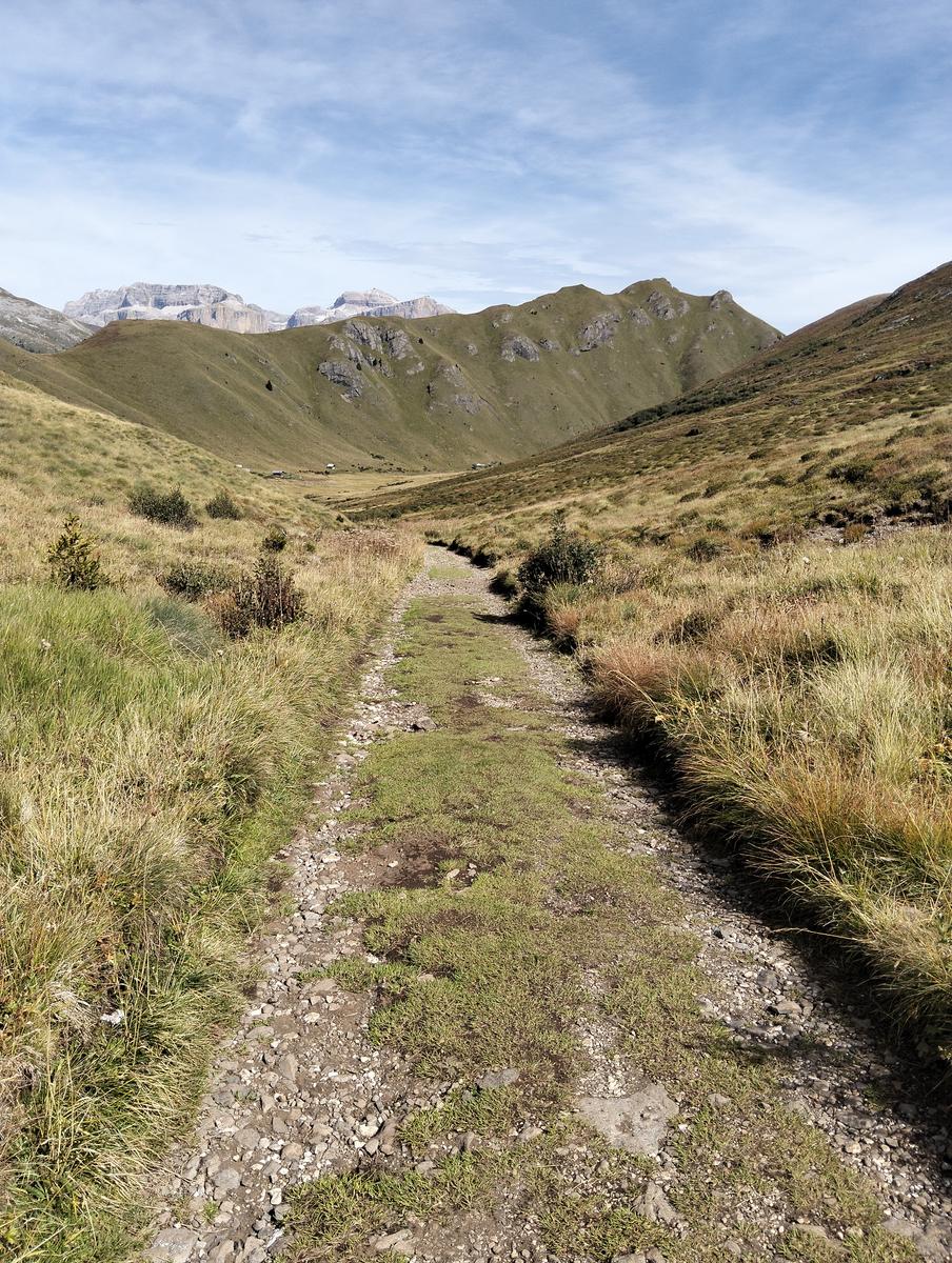 Rifugio Micheluzzi, Passo Dona e Lago Antermoia da Campitello di Fassa - foto 22