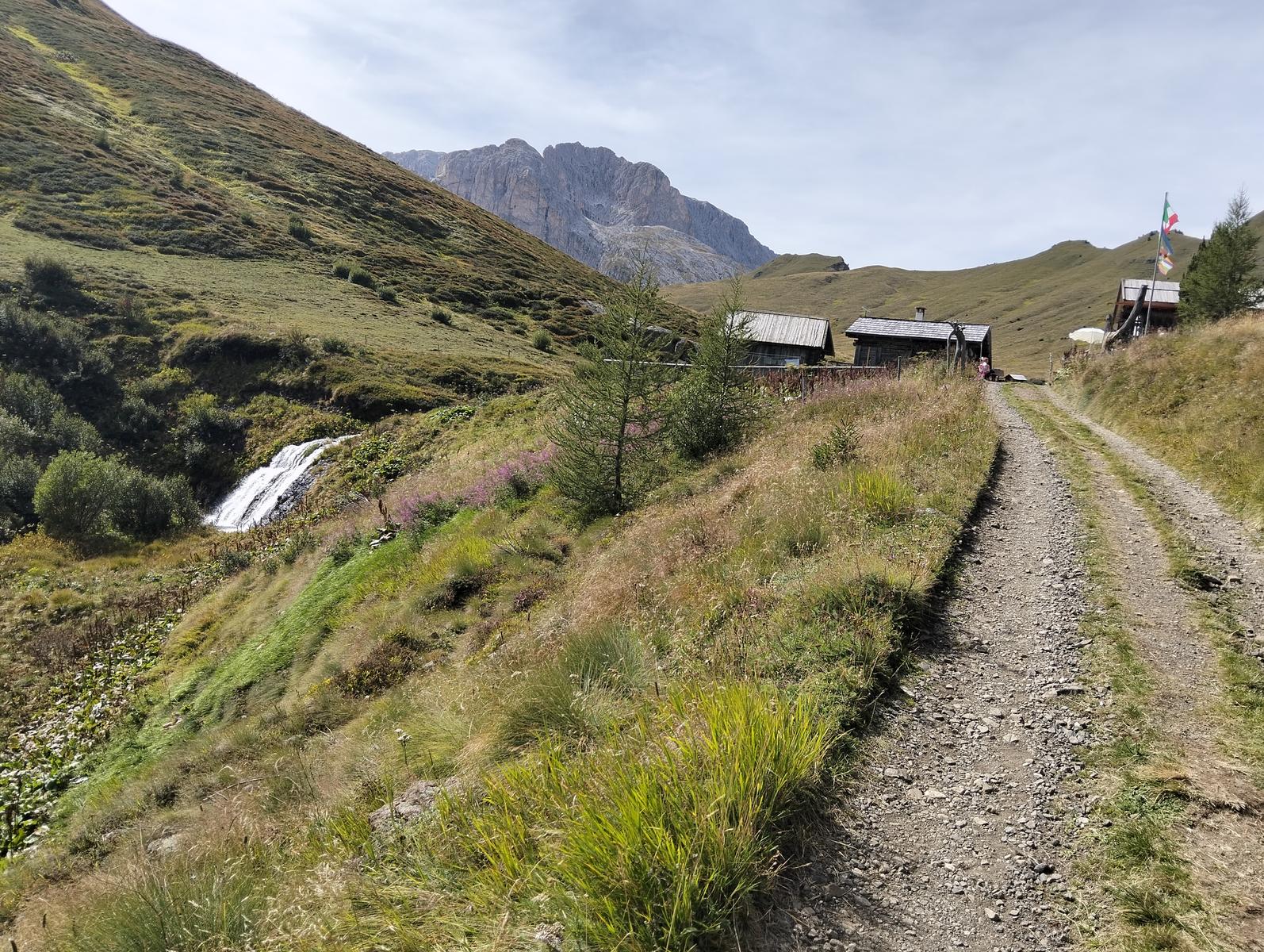 Rifugio Micheluzzi, Passo Dona e Lago Antermoia da Campitello di Fassa - foto 23