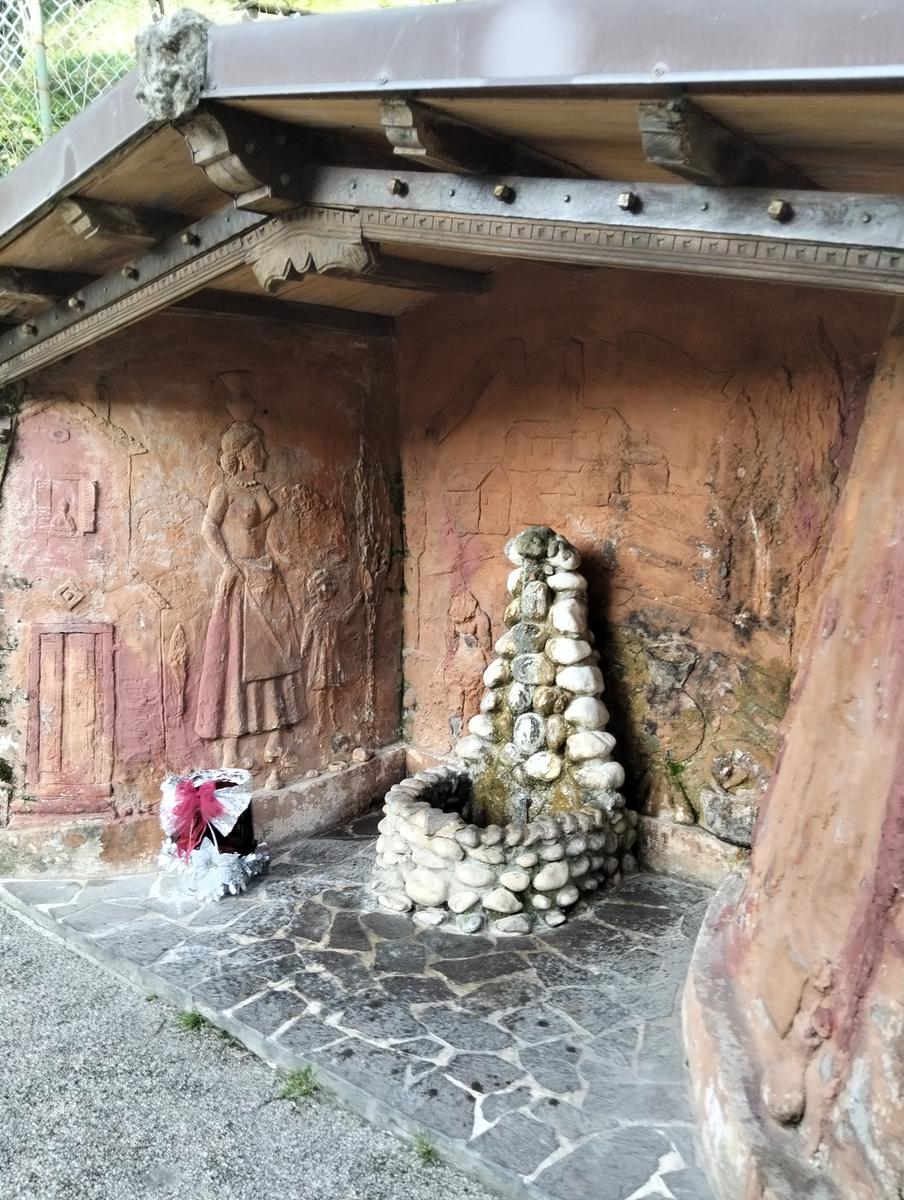 Chiesa Di San Rocco, Grotta all'onda e Grotta di penna buia da Casoli