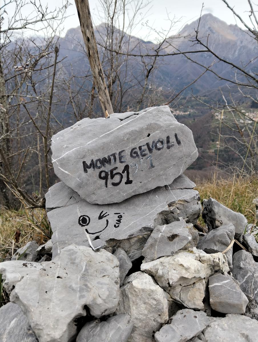 Roccia dei Pennati, Monte Gabberi e Monte Gevoli da Greppolungo - foto 8