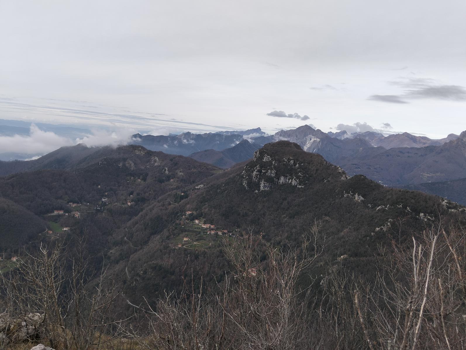 Roccia dei Pennati, Monte Gabberi e Monte Gevoli da Greppolungo - foto 17