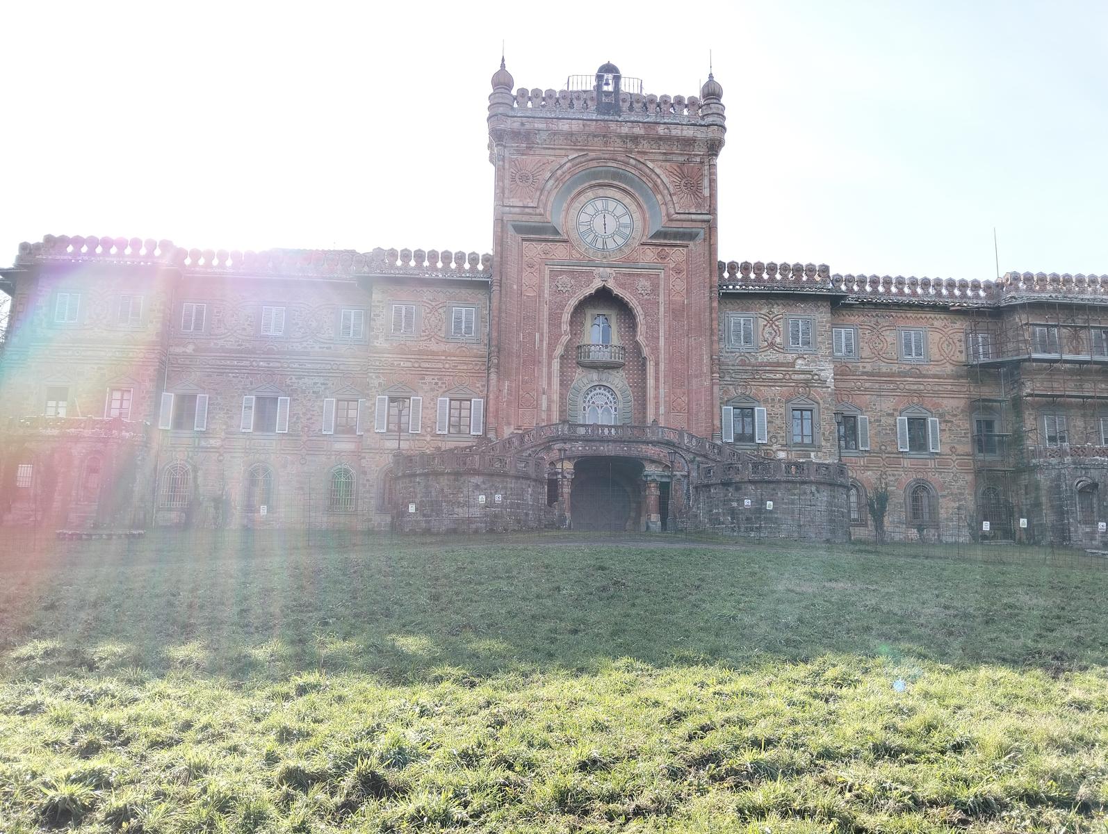 Sequoie, Sequoia gemella e Castello di Sammezzano da Leccio - foto 17