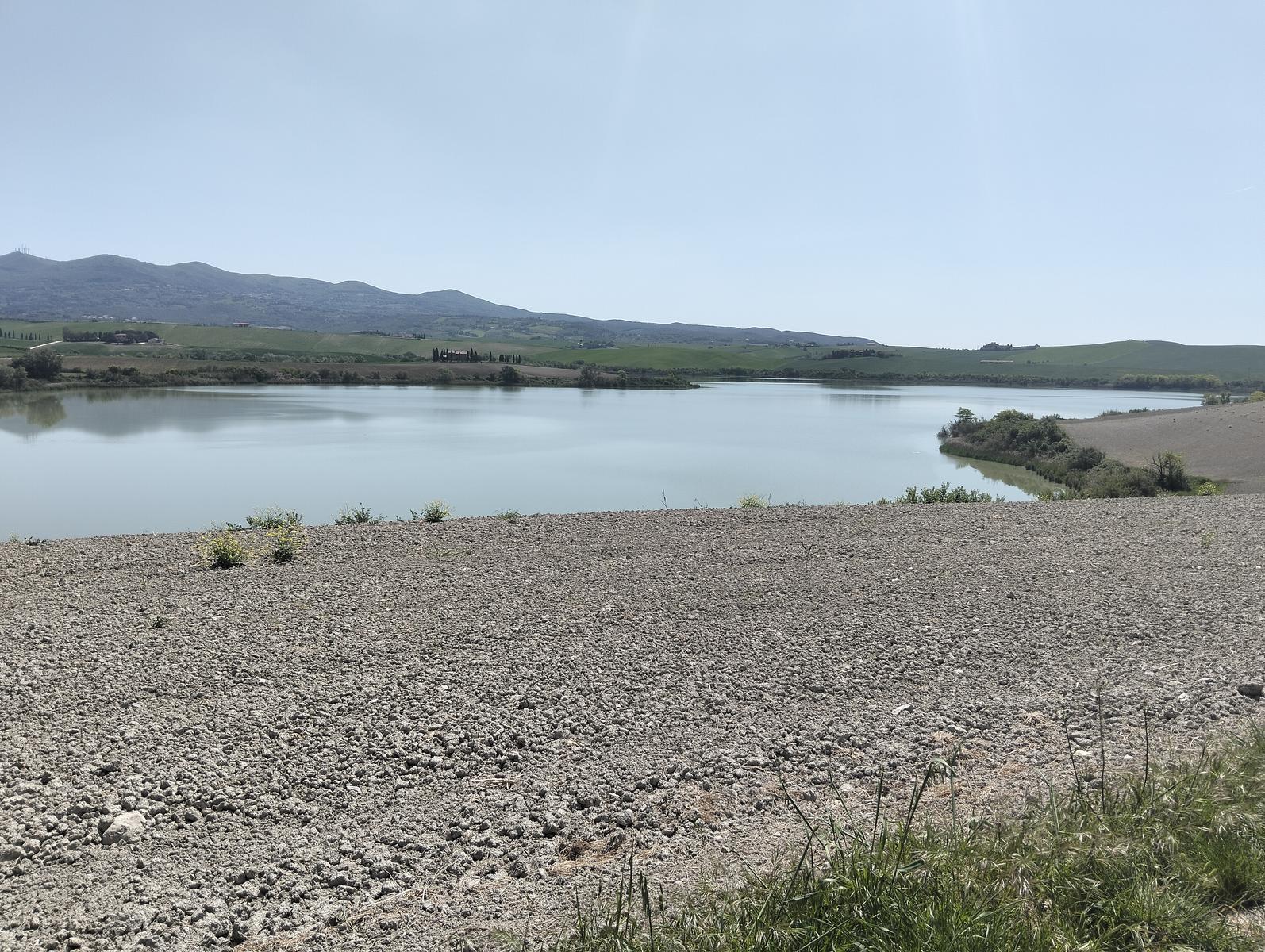 Lago di Santa Luca: Escursione da Pieve di Santa Luce.