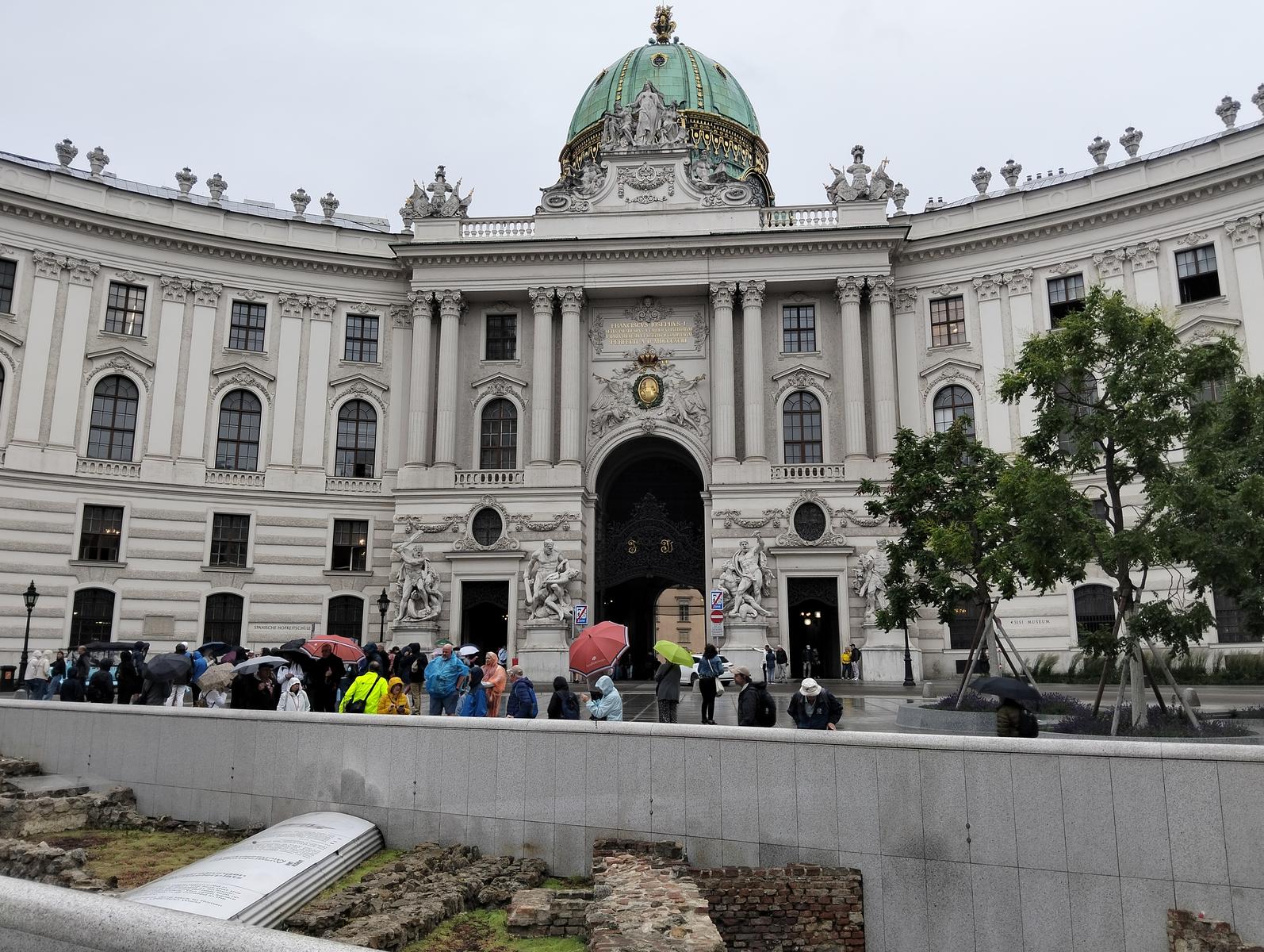 Vienna: Escursione a piedi dal Burgtor al Duomo (17km)