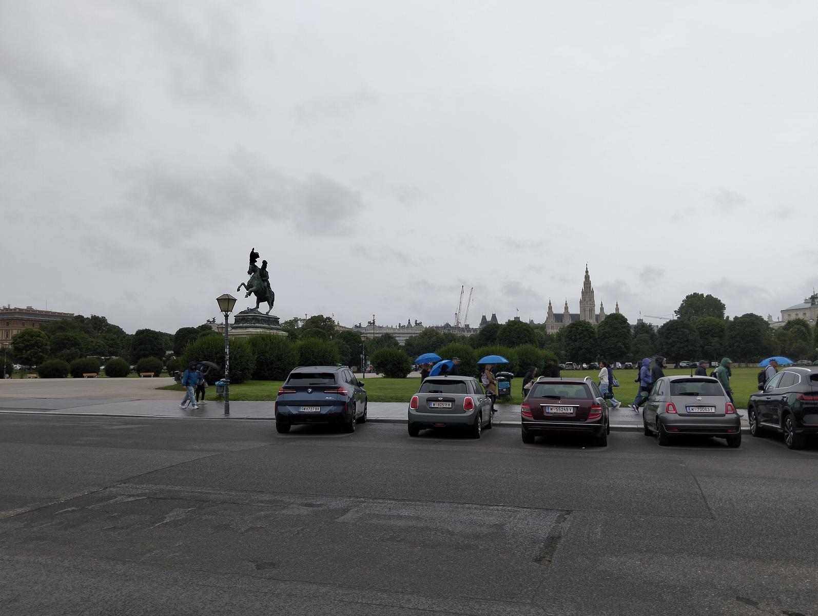 Vienna: Escursione a piedi dal Burgtor al Duomo (17km)