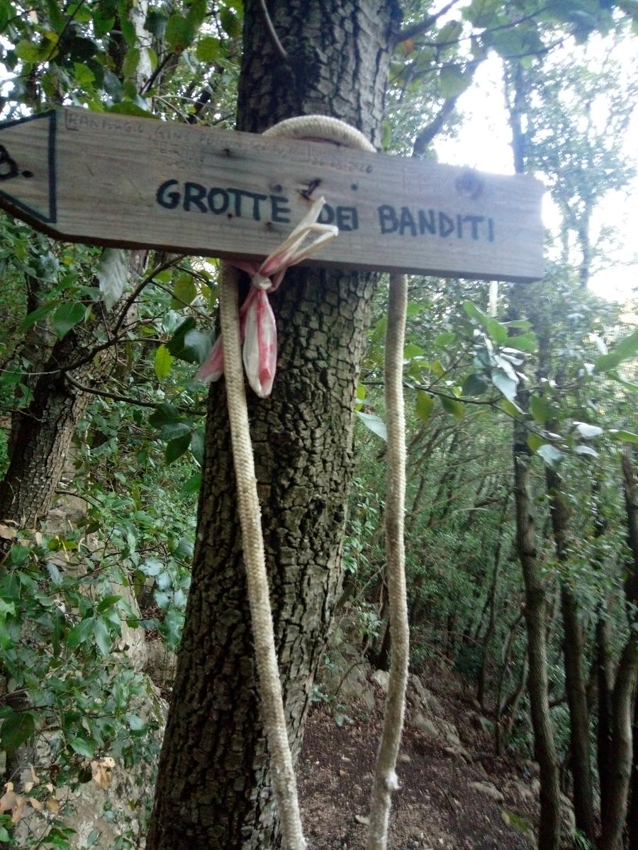 Grotta dei banditi - Curva Nuvolari - Val di chioma - Evangelisti - foto 4